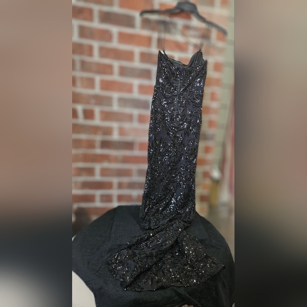 Windsor black sequined gown size 2 - Picture 6 of 7